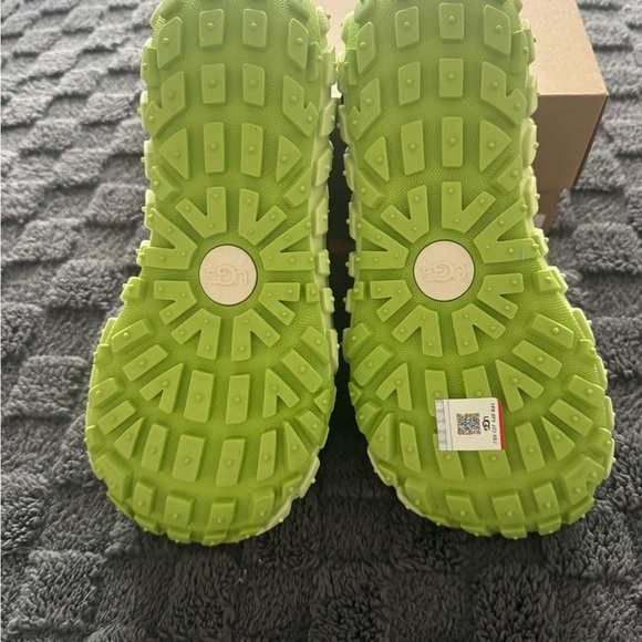 UGG Venture Daze Slide Sandals Neon Green Chunky Platform Suede Size 10/11 NIB - Picture 3 of 8